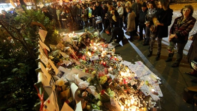 Auch zehn Jahre später sind die Spuren der Anschläge vom November 2015 in Frankreich noch deutlich sichtbar. (Archivbild) (Foto: picture alliance / dpa)