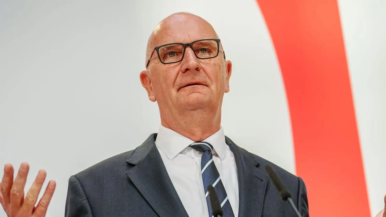 Will nach der Wahl mit BSW und CDU reden: Brandenburgs SPD-Ministerpräsident Dietmar Woidke. (Foto: Kay Nietfeld/dpa)