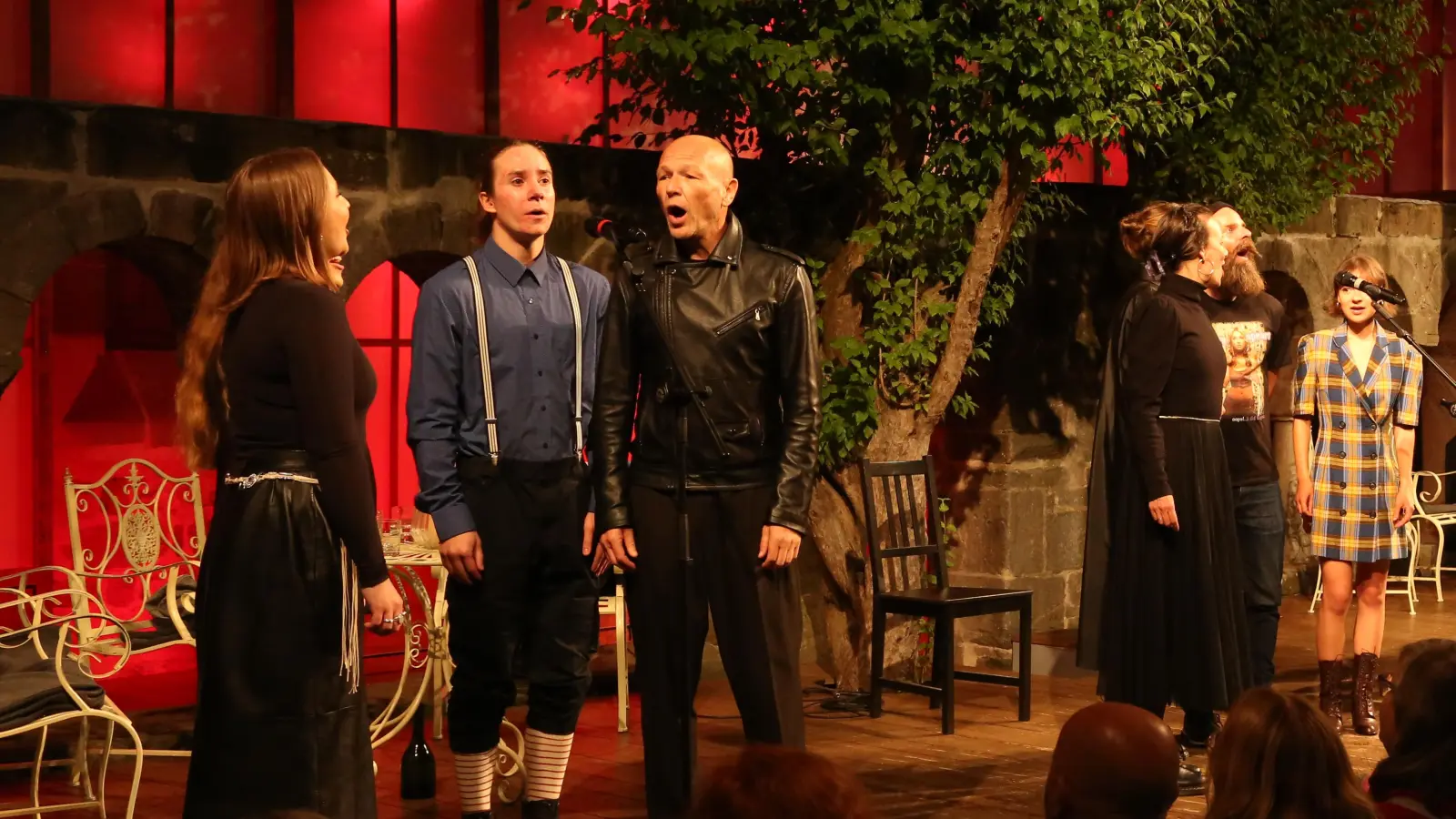 Eine knackige Mischung aus bekannten und weniger bekannten Songs hat das Kreuzgangensemble für seine Zuhörerinnen und Zuhörer zusammengestellt. (Foto: Martina Kramer)