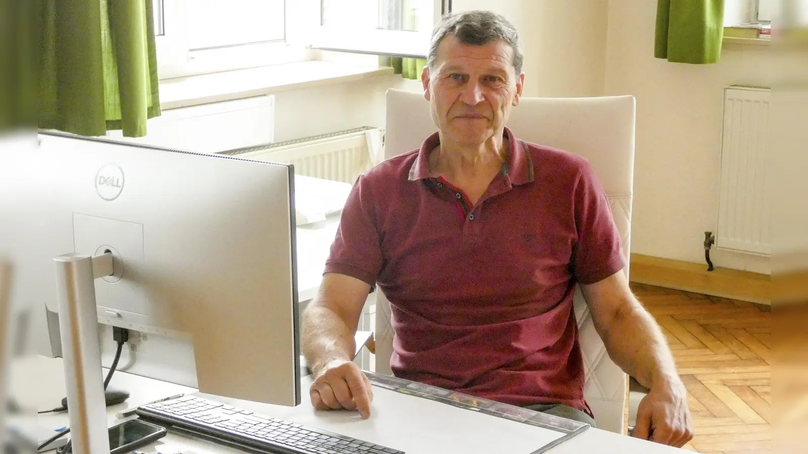 Schreibtischarbeit gehört zwar dazu. Heinz Dürr versucht aber auch, möglichst viel in der Gemeinde unterwegs zu sein. (Foto: Karl-Heinz Gisbertz)