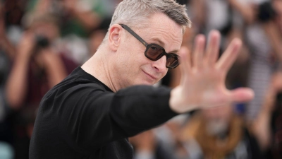 Regisseur Nicolas Winding Refn stellt in Cannes seinen Film „Her Private Hell“ vor. (Foto: Scott A Garfitt/Invision/AP/dpa)