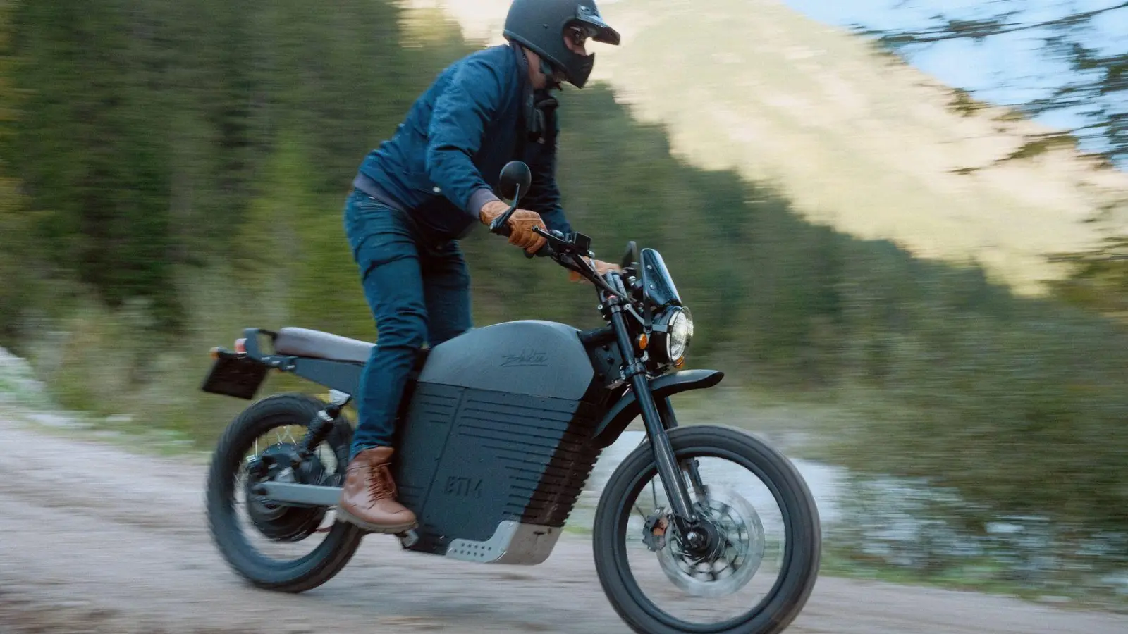 Martialische Tee-Party: Robuster Look und moderne Technik kombiniert die Black Tea Wildfire. (Foto: Black Tea Motorbikes/dpa-tmn)
