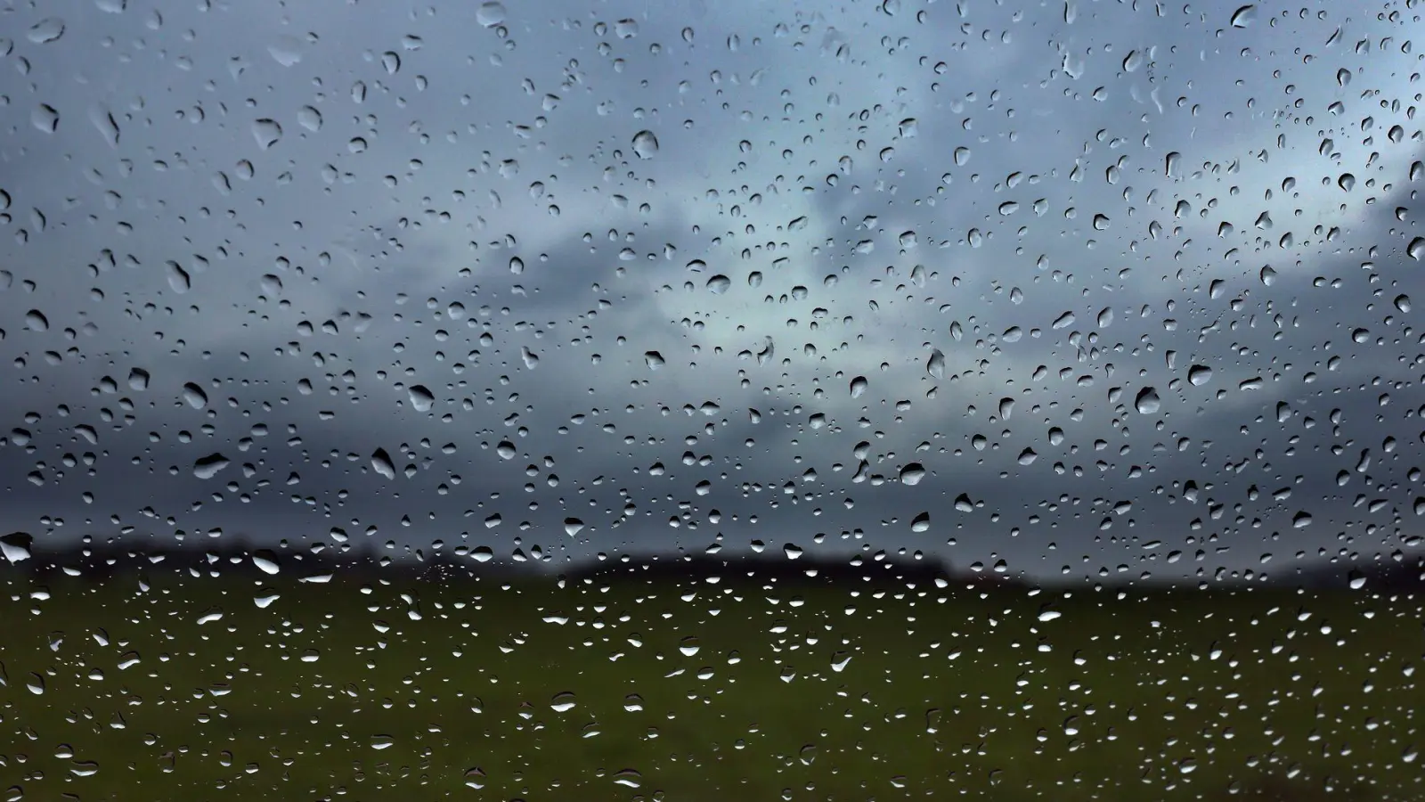 Für die kommenden Tage erwartet der Deutsche Wetterdienst für Bayern ungemütliches Wetter. (Symbolbild) (Foto: Karl-Josef Hildenbrand/dpa)