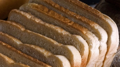 Goldbraun und gut? Stiftung Warentest hat 24 verschiedene Sorten Toast getestet. (Foto: Hans-Jürgen Wiedl/dpa-Zentralbild/dpa-tmn)