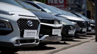 Gebrauchte Elektroautos - Privatpersonen kaufen sie inzwischen häufiger so als neu. (Foto: Fabian Strauch/dpa)