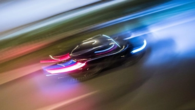 Mit hohen Geschwindigkeiten hat der Mann versucht zu entkommen. (Symbolbild) (Foto: Frank Rumpenhorst/dpa)