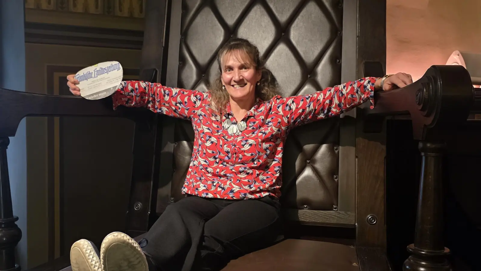 Mit der FLZ unterwegs: Einen kleinen Wochenendausflug nach Leipzig mit Thomaskirche, Bachdenkmal und einer Rast im Ratskeller auf einem Gästestuhl genoss Beate Claus aus Ansbach. (Foto: Beate Claus)