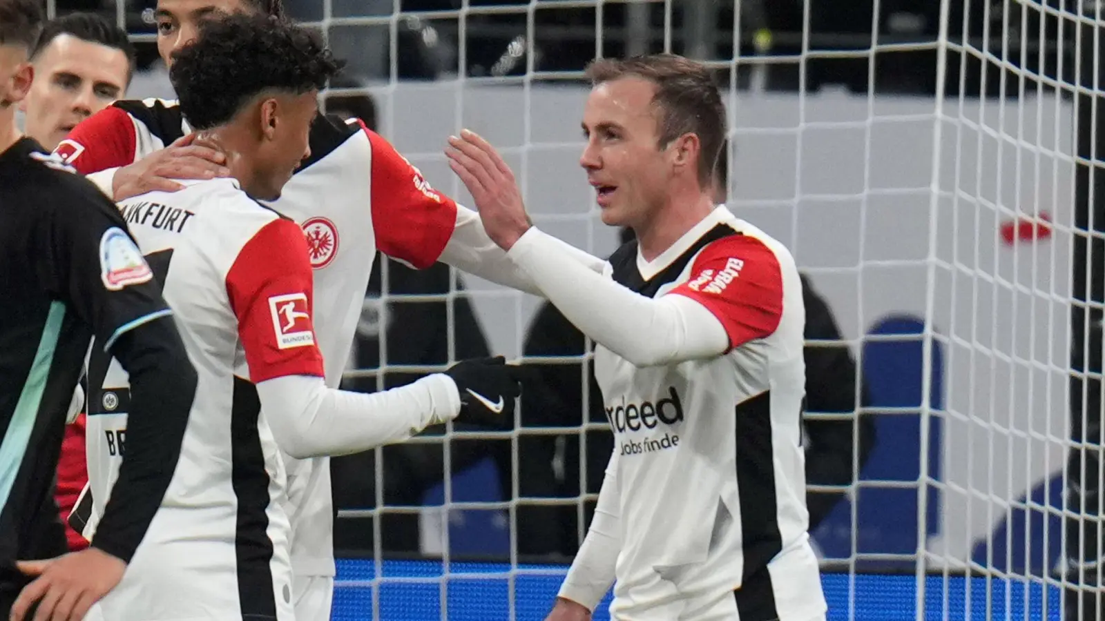 Eintracht Frankfurts Mario Götze ließ den Worten von Trainer Dino Toppmöller beim 1:0 gegen Werder Bremen ein Tor folgen. (Foto: Thomas Frey/dpa)