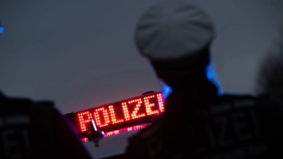 Die Polizei stoppte in Neustadt/Aisch eine waghalse Autofahrt. (Symbolbild: Marijan Murat/dpa)