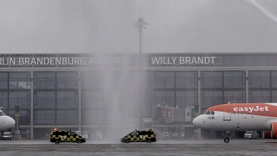 Am 30. Oktober 2020 landeten die ersten Flugzeuge am Hauptstadtflughafen BER. (Archivbild) (Foto: Michael Kappeler/dpa)