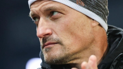 Alexander Blessin bleibt auch nach schwachen Ergebnissen Trainer beim FC St. Pauli. (Foto: Christian Charisius/dpa)