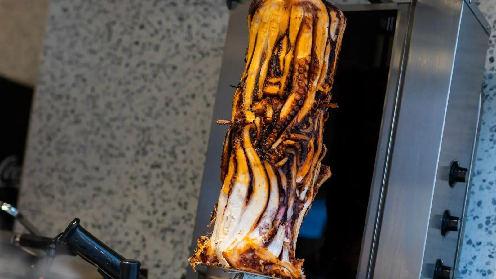 Sieht exotisch aus, soll aber schmecken.  (Foto: Philipp von Ditfurth/dpa)