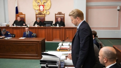 In einer Berufungsverhandlung beschäftigt sich Russlands Oberstes Gericht erneut mit dem Ausschluss der Anti-Kriegspartei Jabloko von der Parlamentswahl im September. (Foto: Pavel Bednyakov/AP/dpa)