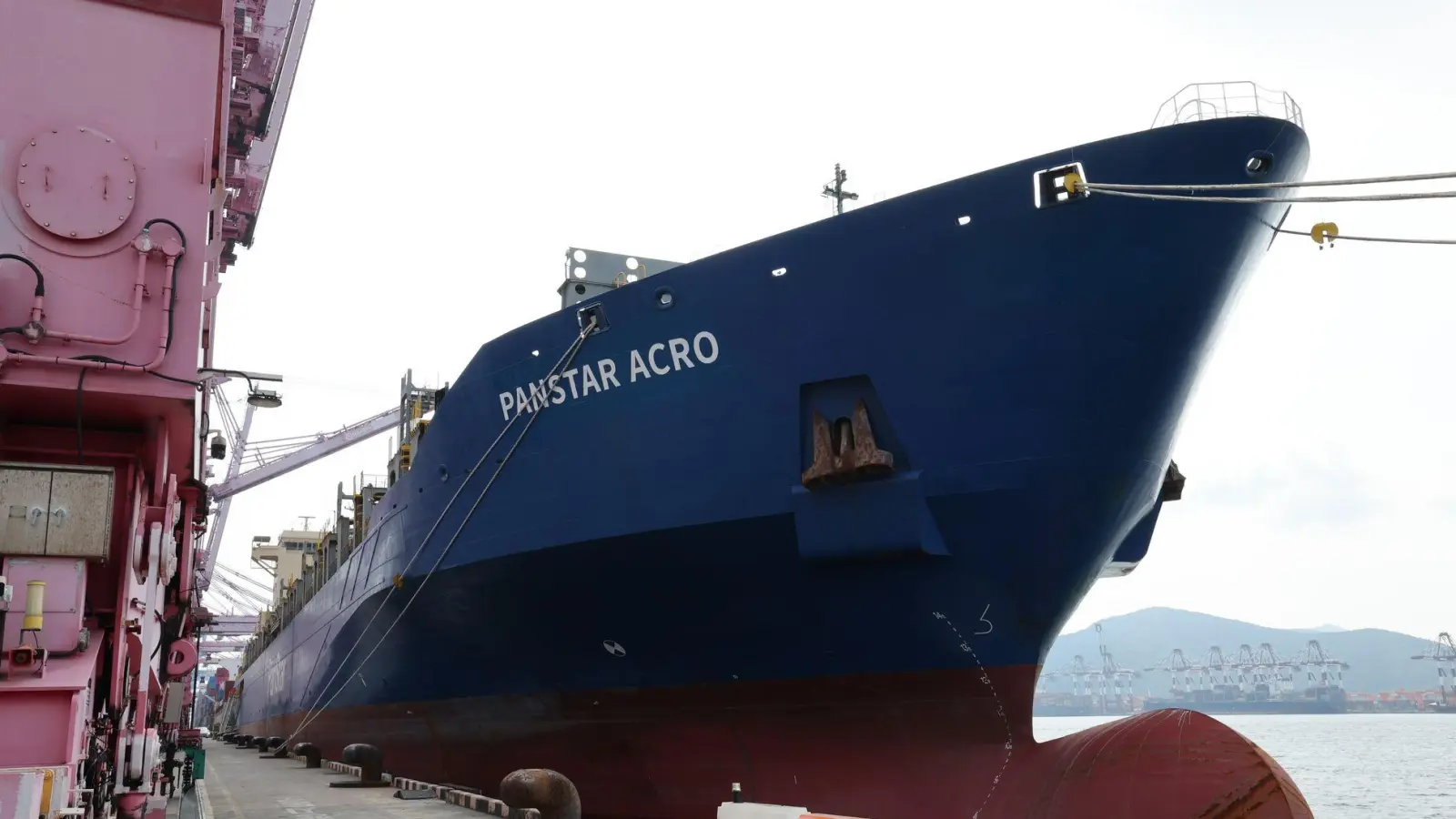 Das Containerschiff PanStar Acro befindet sich derzeit auf der Arktis-Route nach Europa. (Foto: -/YNA/dpa)