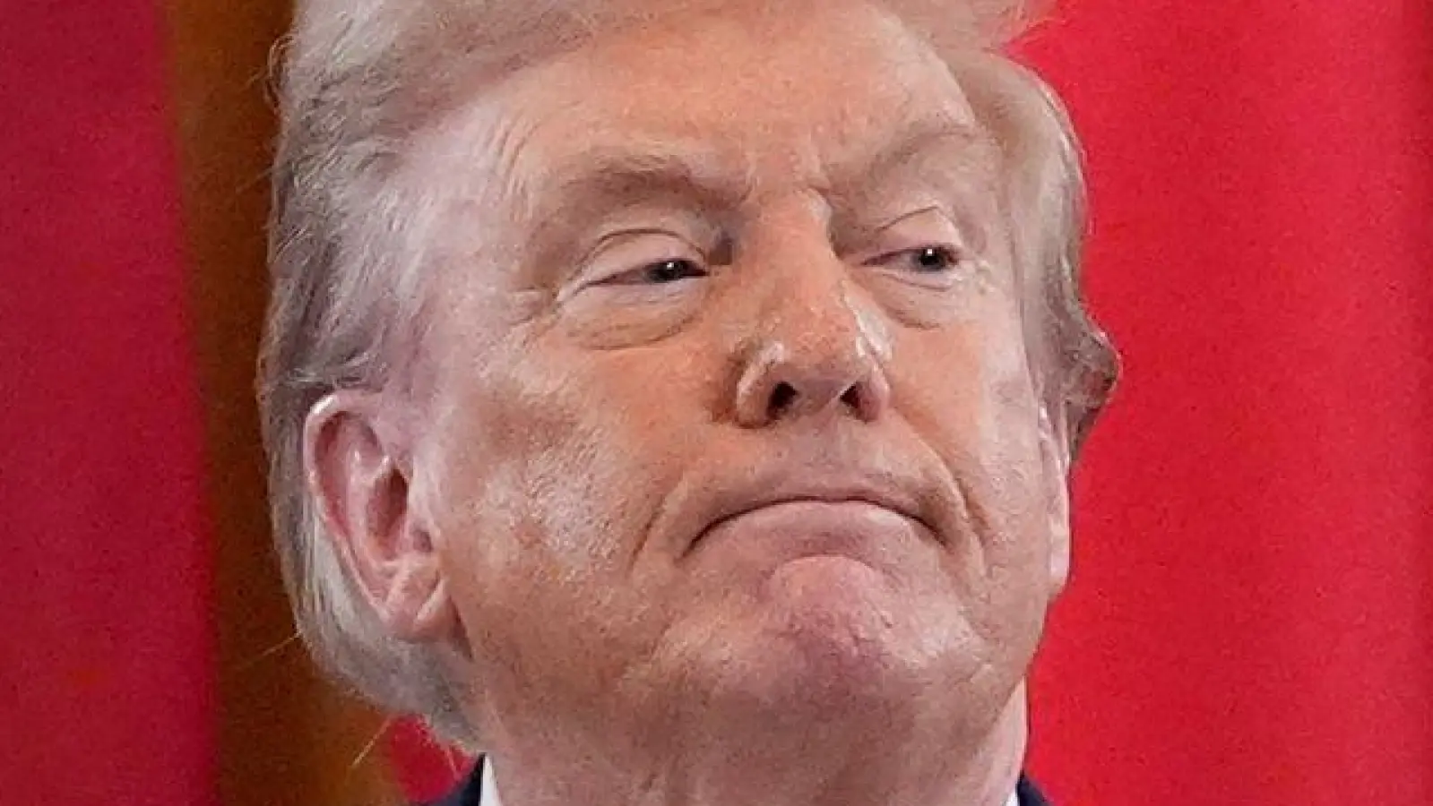 Der Ukraine-Gipfel wurde für ein Telefonat zwischen Trump und Putin unterbrochen. (Foto: Alex Brandon/AP/dpa)