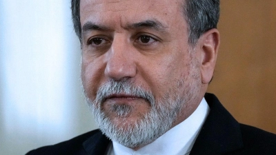 Der iranische Außenminister Abbas Araghtschi sieht den Schlüssel zur Beendigung des Krieges bei Trump. (Archivbild) (Foto: Vahid Salemi/AP/dpa)