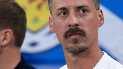 Sandro Wagner (r) hat mehrere Optionen für seine Zukunft. (Foto: Sven Hoppe/dpa)