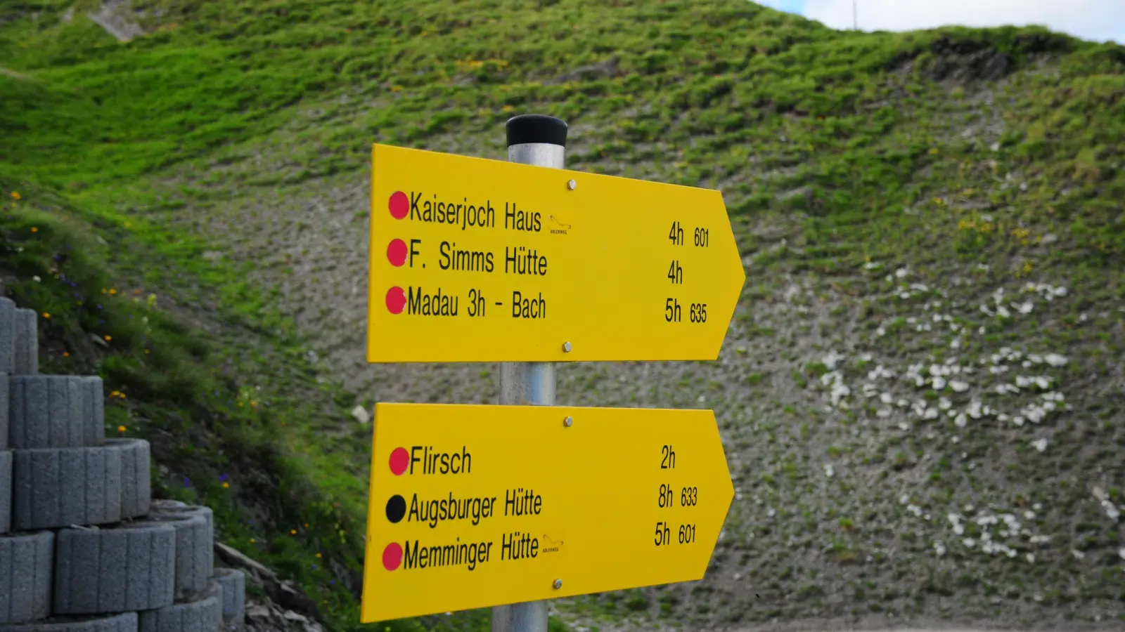 Die Hütte ist ein klassisches Ziel für Bergsteiger, die mehrtägige Touren bestreiten und eine Nacht hier übernachten.  (Foto: Jonas Volland)