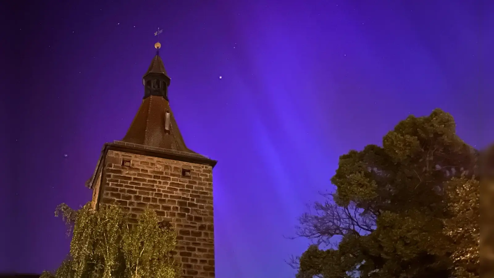 In Neustadt war das Spektakel am Himmel ganz besonders gut zu sehen. Myriam Grömer hat es abgelichtet. (Foto: Myriam Grömer)