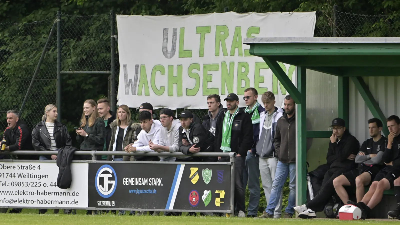 Mit Unterstützung der Fans feierte die SG einen 4:2-Erfolg und wahrte damit ihre Chancen auf die Aufstiegsrelegation. (Foto: Martin Rügner)