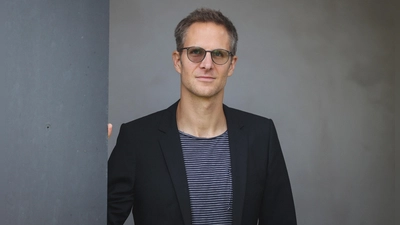 Moritz Schnizlein ist in Neustadt aufgewachsen. Sein Krimidebut wurde gleich vom renommierten dtv-Verlag als Spitzentitel gelistet. (Foto: Natalie Schulda)