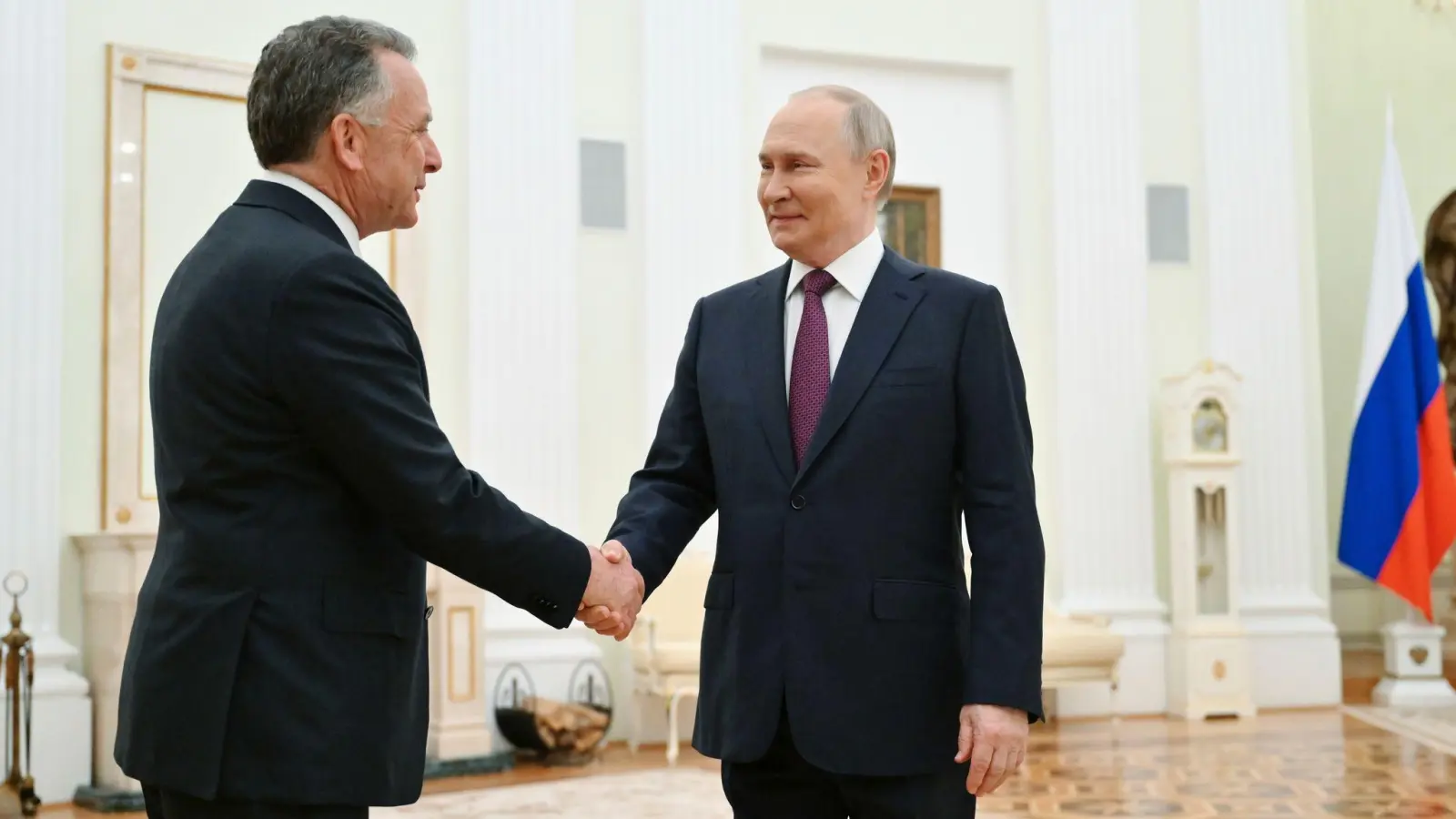 Schon mehrfach haben der US-Sondergesandte Steve Witkoff und Kremlchef Wladimir Putin über ein mögliches Ende des russischen Angriffskrieges gegen die Ukraine verhandelt. (Foto: Kristina Kormilitsyna/Pool Sputnik Kremlin/AP/dpa)
