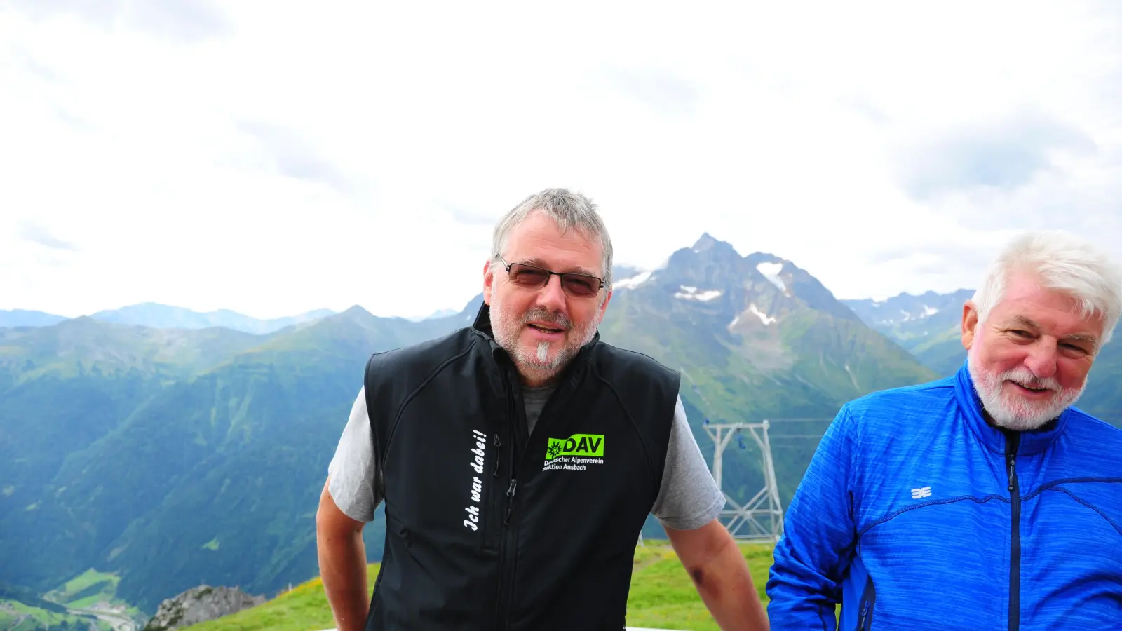 Armin Völkert (links) ist Architekt und Mitglied der Ansbacher Sektion. Er hat sich um die Ausarbeitung und Betreuung der Baumaßnahme gekümmert. Norbert Meindorfer ist der Vorsitzende der Sektion.  (Foto: Jonas Volland)