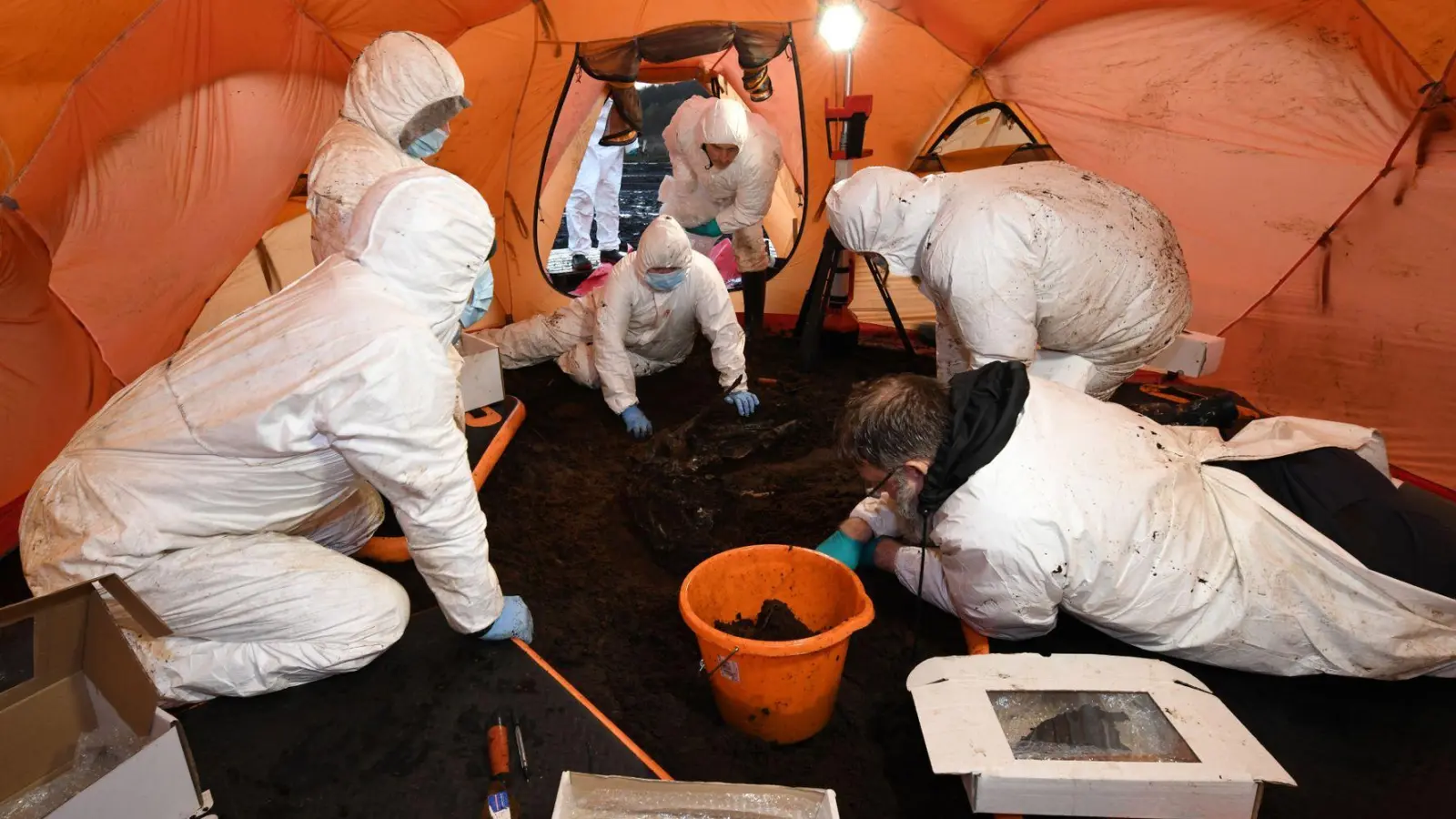 Archäologen entschlüsseln das Geheimnis des Leichenfunds. (Foto: Police Service Of Northern Irela/PA Media/dpa)