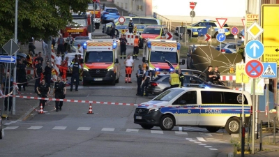 Großeinsatz von Polizei und Rettungskräften in der Völklinger Innenstadt. (Foto: Gianni Gattus/dpa)