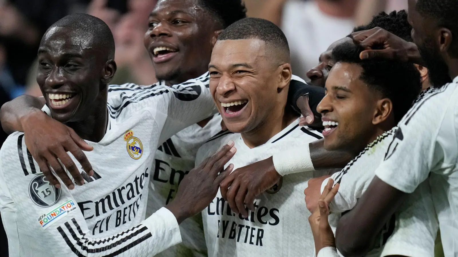 Erledigte die Skyblues nahezu im Alleingang: Reals Offensiv-Star Kylian Mbappé (M.). (Foto: Bernat Armangue/AP/dpa)