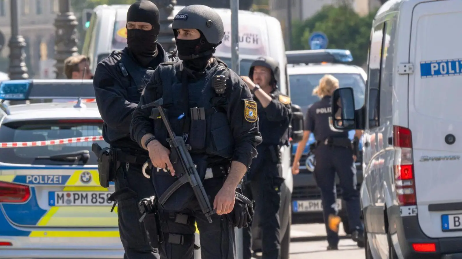 Der Verdächtige wurde von der Polizei niedergeschossen. (Foto: Peter Kneffel/dpa)