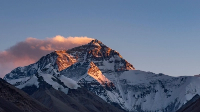 Der Mount Everest befindet sich an der Grenze von Nepal und China. (Archivbild) (Foto: Zhang Rufeng/Xinhua/dpa)