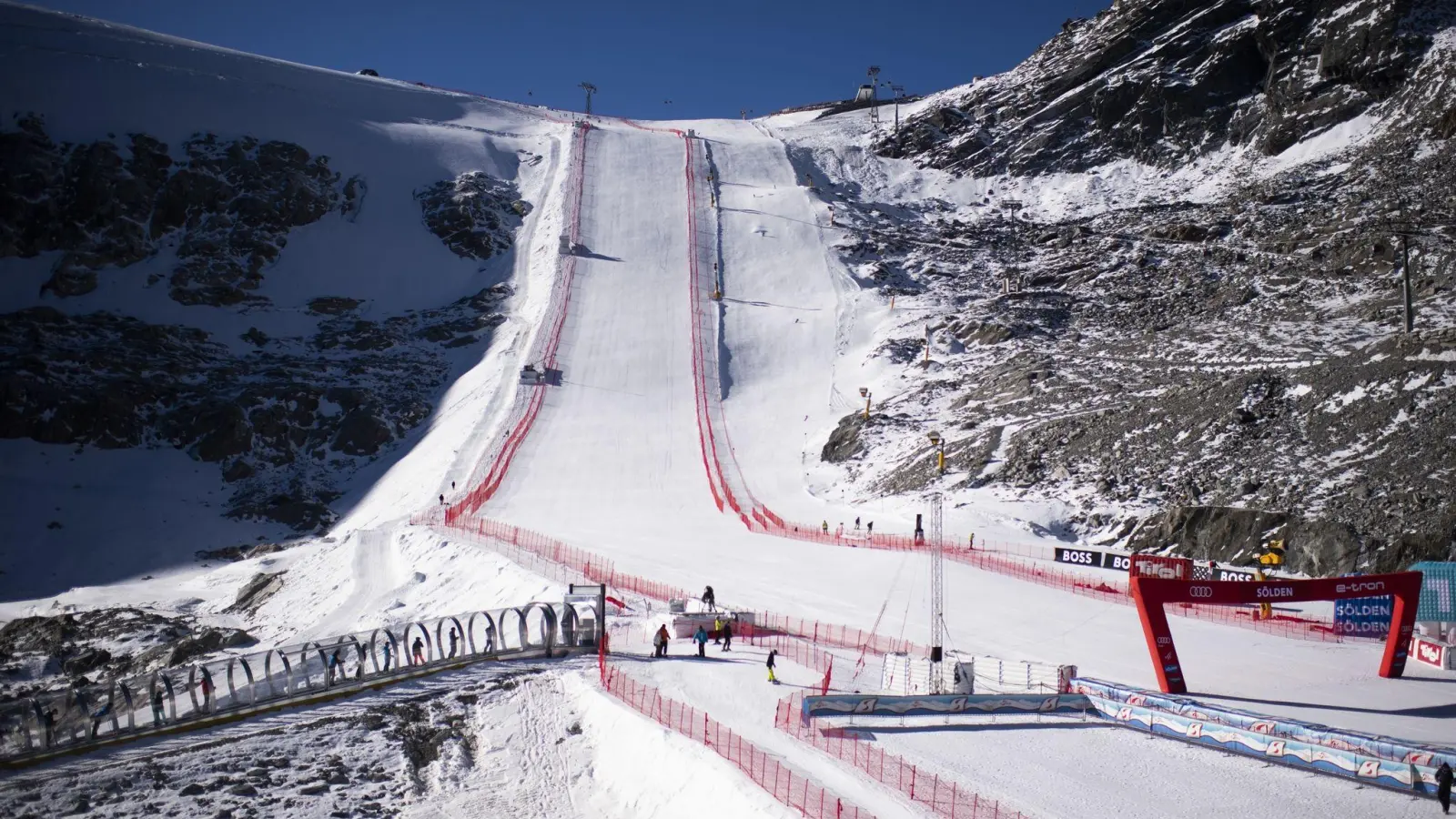 Auch vor dem diesjährigen Weltcup-Start stehen Klima- und Umweltthemen mehr im Fokus als der Sport. (Foto: Gian Ehrenzeller/Keystone/dpa)