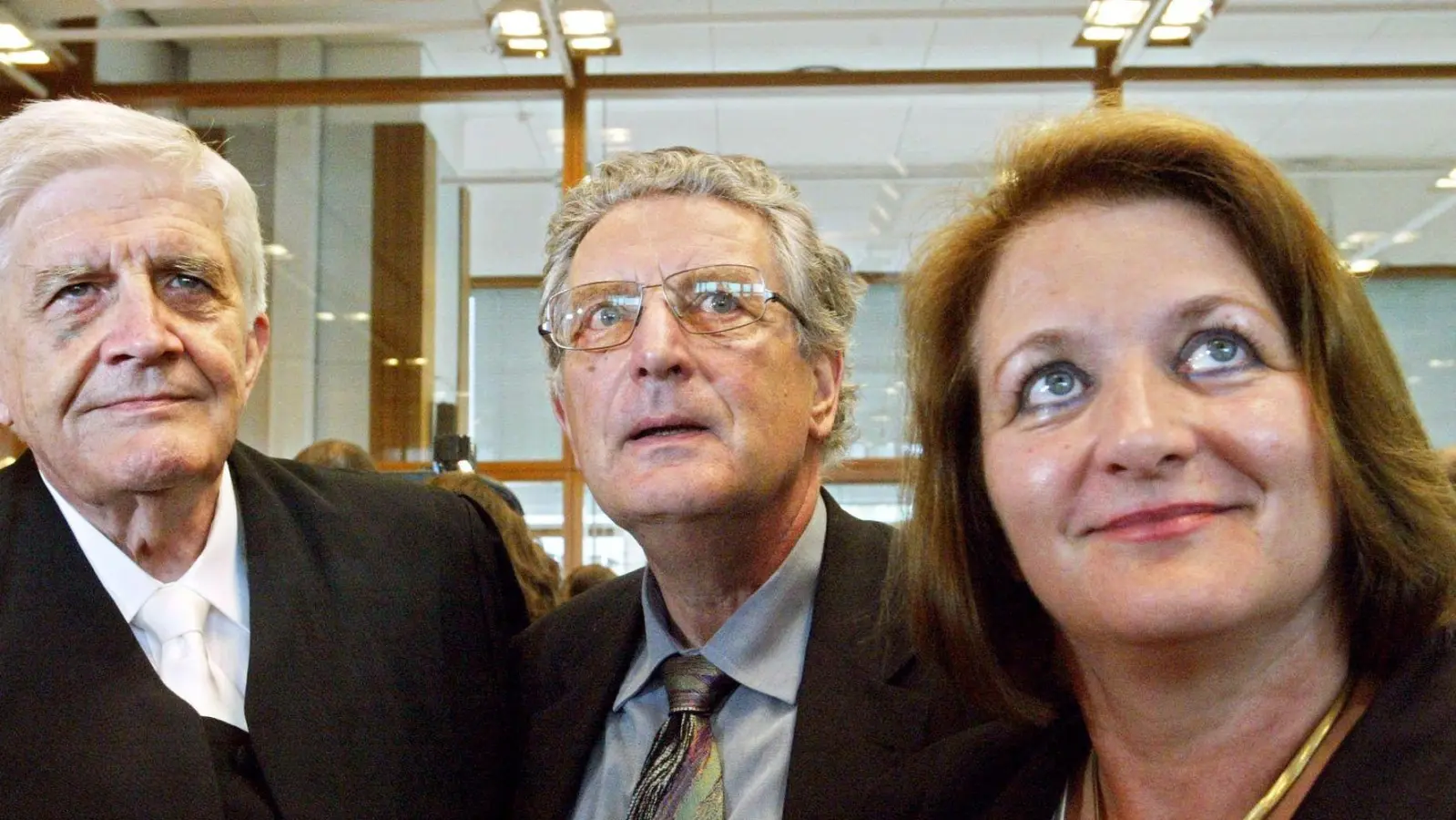 Gerhart Baum (Mitte) mit seinen Weggefährten Burkhard Hirsch und Sabine Leutheusser-Schnarrenberger. (Archivbild) (Foto: Uli Deck/dpa)