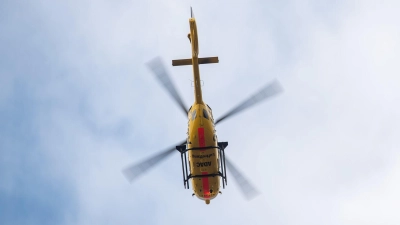 Der Motorradfahrer wurde schwer verletzt mit einem Hubschrauber in ein Krankenhaus gebracht. (Symbolbild) (Foto: Sebastian Gollnow/dpa)