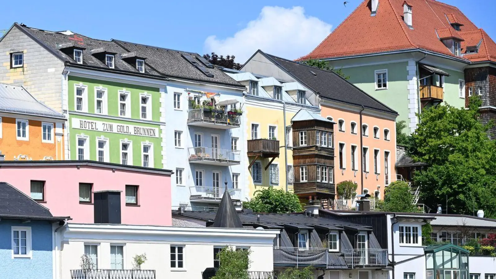 Gmunden am Traunsee ist ein idyllischer Ferienort - doch Geldautomatensprenger sorgten hier unlängst für großes Aufsehen. (Archivbild) (Foto: Barbara Gindl/apa/dpa)