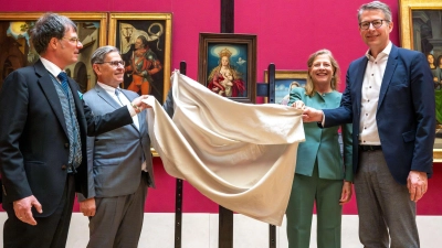 Das Werk „Maria als Himmelskönigin“ bereichert fortan die Alte Pinakothek.   (Foto: Peter Kneffel/dpa)