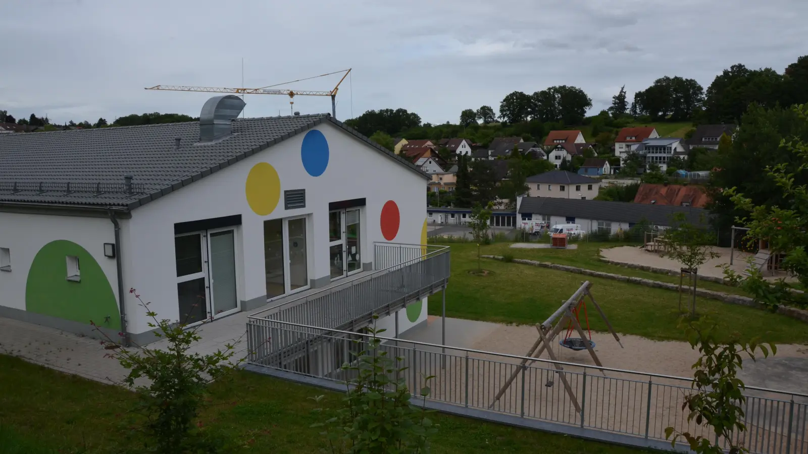 Die Kindertageseinrichtung Kunterbunt am Meisterweg in Dietenhofen: Die Gemeinde erhöht erneut spürbar die Elternbeiträge, auch für die Kitas Kunterbunt am Rathausplatz und Schabernack. (Foto: Yvonne Neckermann)