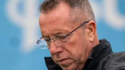 Für 1860 um den neuen Trainer Markus Kauczinski wird es Zeit für die Aufholjagd in der Tabelle. (Archivbild) (Foto: Peter Kneffel/dpa)