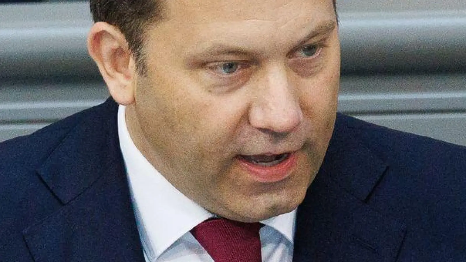 Klingbeil warb im Bundestag für sein Gesetz.  (Foto: Carsten Koall/dpa)