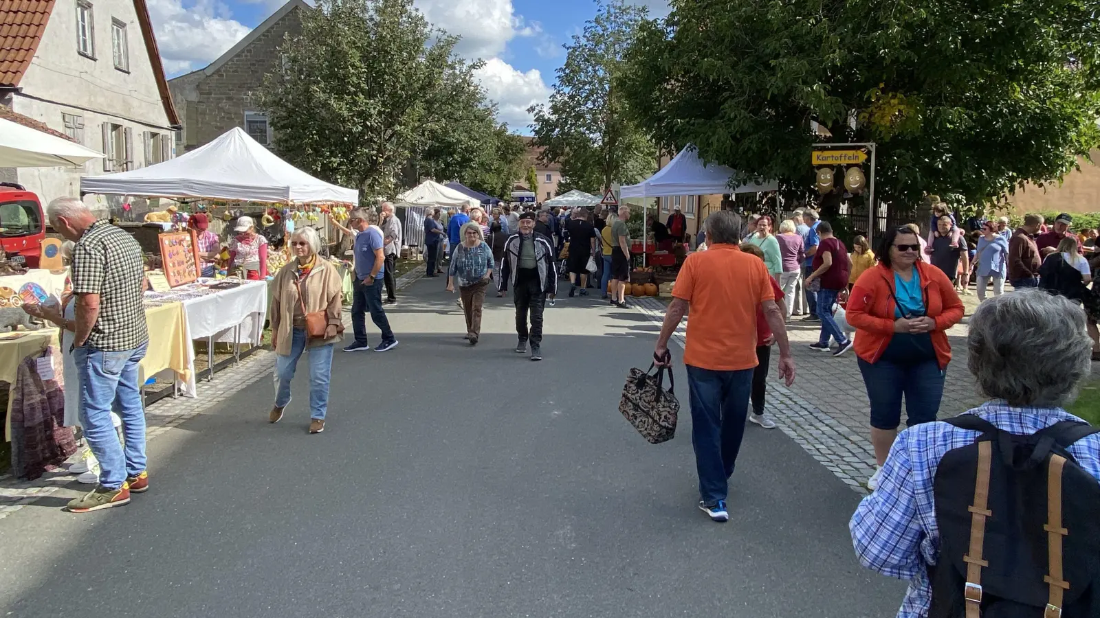 Auf dem Krautfest am Sonntag ist wieder jede Menge geboten. Entdecken Sie das bunte Festprogramm! (Foto: Hans-Jochen Teufel)