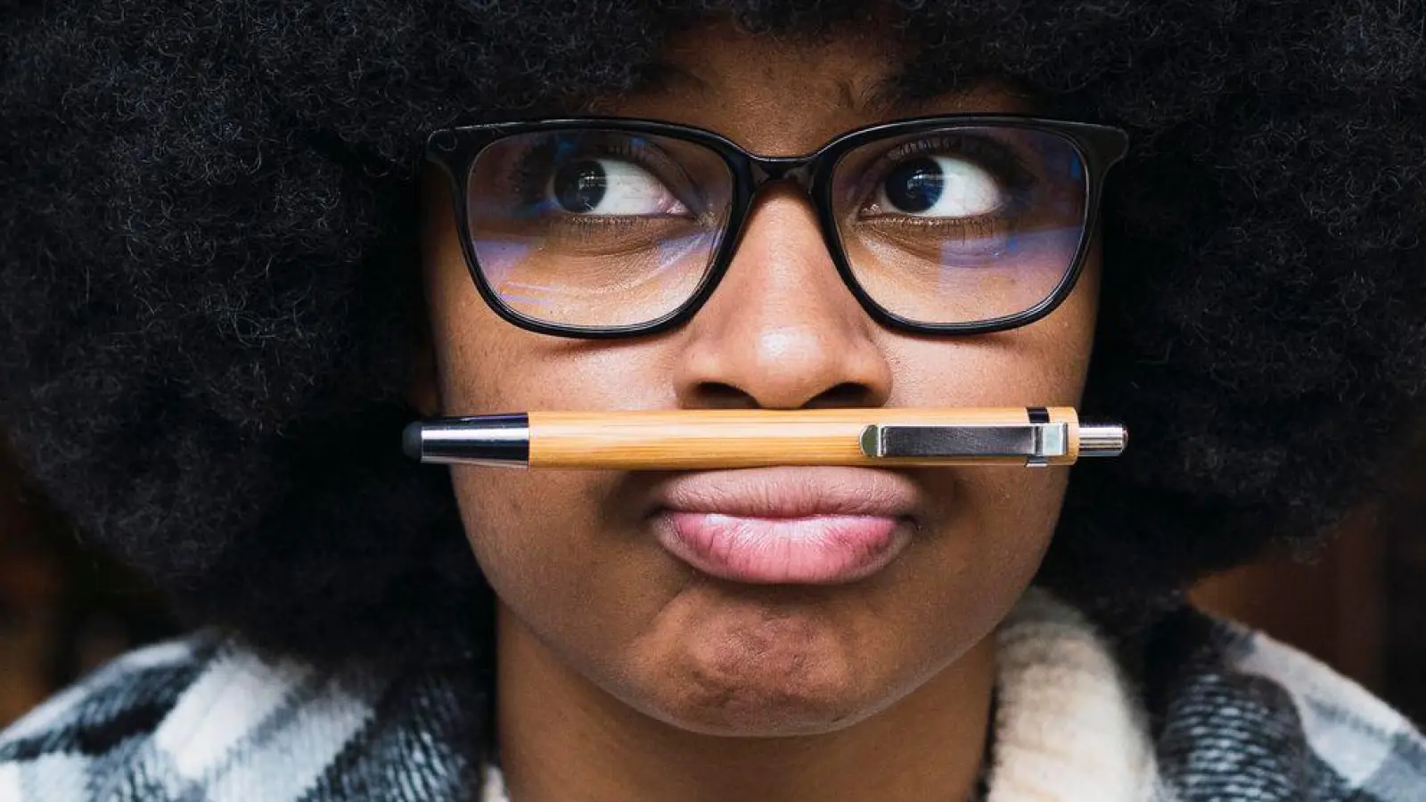 Total gelangweilt vom Job? Erfüllung kann man auch anderswo finden.  (Foto: Novellimage/Westend61/dpa-tmn)