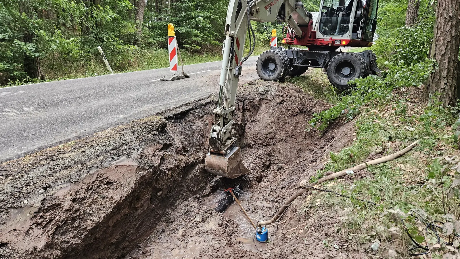 Die Leitung zwischen Wippenau und Flachslanden ist am Sonntag geplatzt.  (Foto: Thomas Haag)