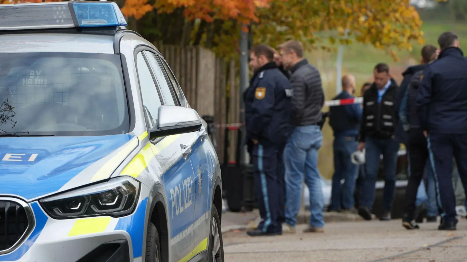 Angehörige wählten nach Angaben der Polizei nach der Tat den Notruf.  (Foto: Felix Kirberg/dpa)