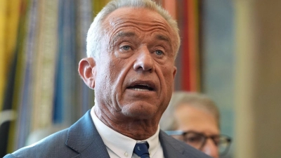 US-Gesundheitsminister Kennedy Jr. kritisiert die deutsche Regierung wegen Strafverfahren im Zusammenhang mit der Corona-Pandemie. (Archivbild) (Foto: Evan Vucci/AP/dpa)