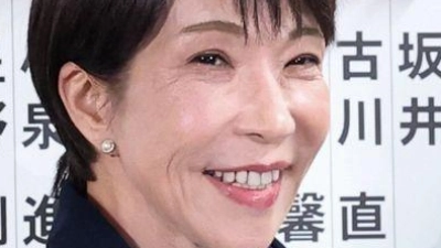 Der überragende Sieg ihrer Partei verschafft Regierungschefin Takaichi enorme Macht.  (Foto: Kim Kyung-Hoon/Reuter Pool/AP/dpa)