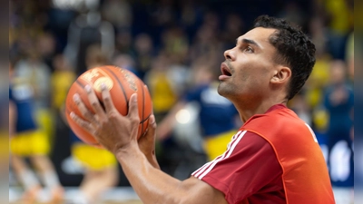 Oscar da Silva machte bei der Münchener Niederlage gegen den FC Barcelona ein gutes Spiel. (Foto: Soeren Stache/dpa)