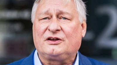 Martin Burkert, Chef der Eisenbahn- und Verkehrsgewerkschaft (EVG), fordert mehr Sicherheit für Bahnpersonal. (Archivbild) (Foto: Christoph Soeder/dpa)