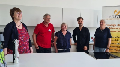 Der Hospizverein hat ab September für trauernde Männer ein neues Angebot, das (von links) Petra Underbrink, Peter Baumüller, Susana Henselin, Dr. Florian Diener und Eva Eggler vorstellten. (Foto: Margit Schwandt)