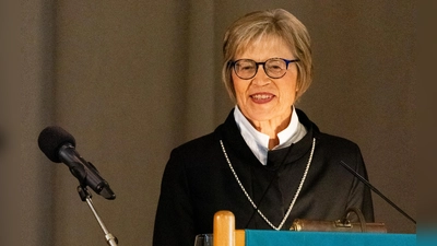 Regionalbischöfin Gisela Bornowski bei ihrem letzten Sommerempfang im Rothenburger Wildbad. (Foto: Evi Lemberger)